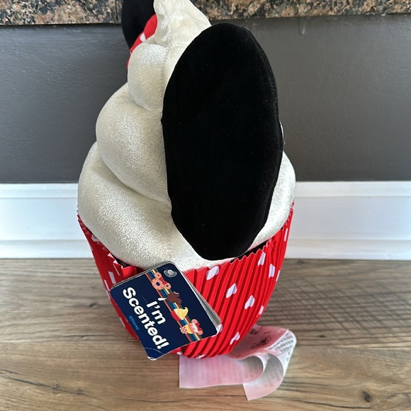 Minnie Mouse cupcake plushie pillow - Picture 3 of 9